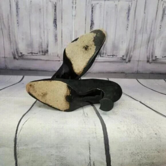 Yves Saint Laurent Suede Pumps - Picture 6 of 7